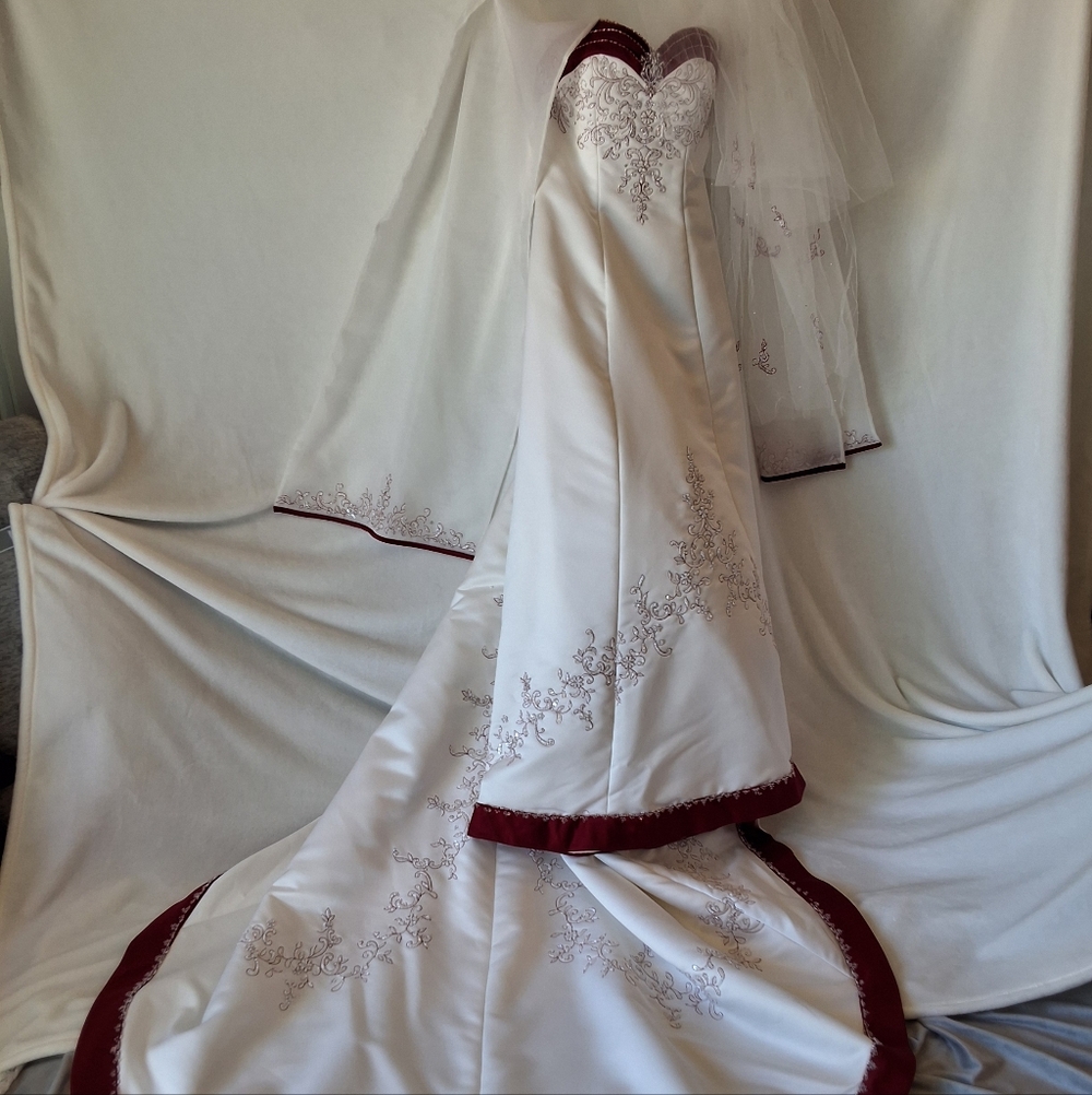 Mori Lee Satin Vintage Wedding Gown W/Veil & Shawl-Beautiful!💕
